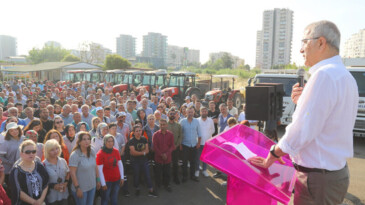 BAŞKAN TARHAN PERSONELLERLE MOTİVASYON BULUŞMASINDA BİR ARAYA GELDİ