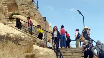 AKDENİZLİ GENÇLER KAPADOKYA’YI GEZDİ