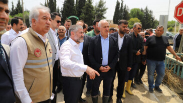  AKDENİZ BELEDİYESİ, YAĞIŞTAN ETKİLENEN VATANDAŞLARA YARDIM ETTİ