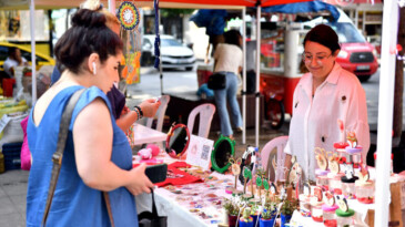ÜRETİCİ KADINLARIN STANTLARI YOĞUN İLGİ GÖRDÜ