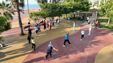 MERSİNLİLER GÜNE SPORLA BAŞLIYOR