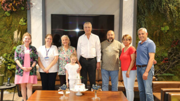  BELEDİYE FAALİYETLERİNE GÖNÜLLÜ OLARAK KATILAN MİNA’YA DOĞUM GÜNÜ SÜRPRİZİ