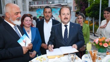 VALİ PEHLİVAN, SERGİYE KATILDI