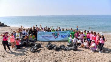 MERSİN’DE GÖNÜLLÜ KADINLAR SAHİL TEMİZLİĞİ YAPTI