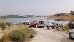 TARSUS’TA BARAJ GÖLÜNDE ARAÇ İÇERİSİNDE BİR ŞAHIS ÖLÜ BULUNDU