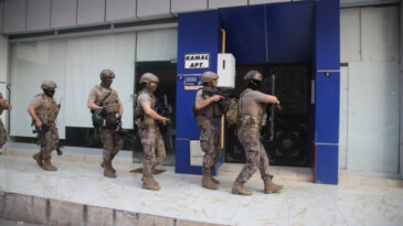 MERSİN’DEKİ TEFECİ OPERASYONUNDA 11 ŞÜPHELİ GÖZALTINA ALINDI