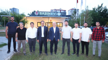 MİLLETVEKİLİ KIRATLI, GAZETECİLERİN OKEY DAVETİNİ GERİ ÇEVİRMEDİ