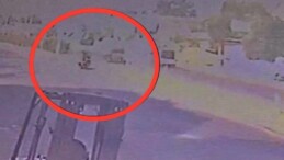 MOTOSİKLETLİ 2 GENCİN HAYATINI KAYBETTİĞİ KAZA ANI KAMERADA