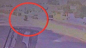 MOTOSİKLETLİ 2 GENCİN HAYATINI KAYBETTİĞİ KAZA ANI KAMERADA