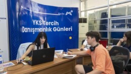 YKS TERCİH GÜNLERİNDE MERSİN BÜYÜKŞEHİR BELEDİYESİNDEN ÖĞRENCİLERE DANIŞMANLIK HİZMETİ