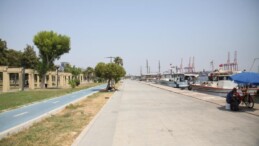 SICAK HAVA İNSANLARI EVLERE HAPSETTİ