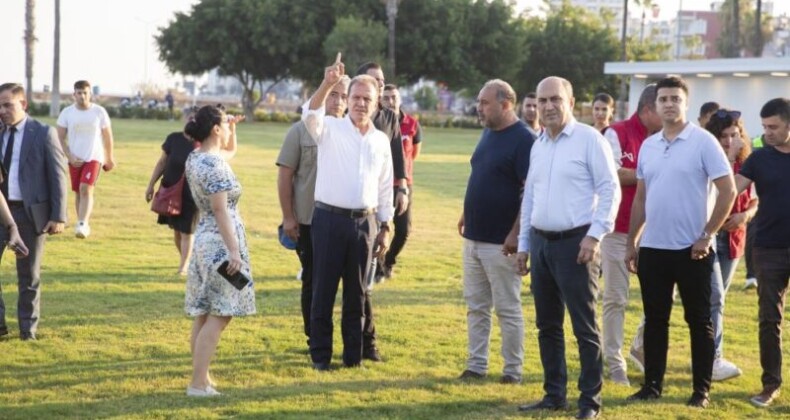 Başkan Seçer, sahilde açılışı için gün sayan yapıları inceledi