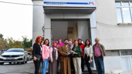 Dokuma sanatçısı Neziroğlu, Mersin’de dokumacı kadınlarla buluştu.