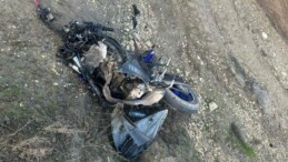 Pikap ile motosiklet kafa kafaya çarpıştı: 1 ölü, 3 yaralı