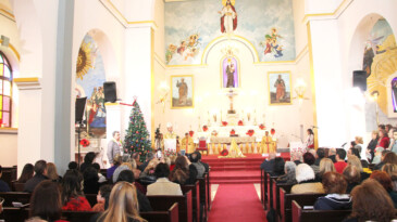 170 yıllık kilisede Noel ayini