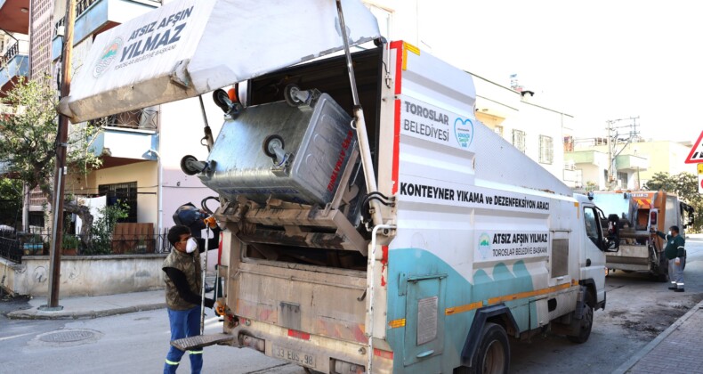 Toroslar’da çöp konteynerleri dezenfekte ediliyor