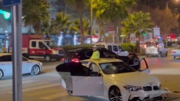 Mersin’de silahlı saldırıya uğrayan sürücü aracıyla refüje çarptı