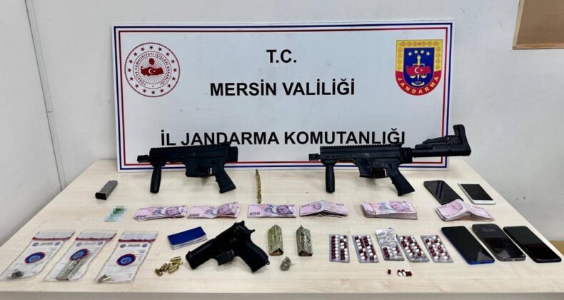 Mersin’de makinalı silahlarla yakalanan 2 şüpheli tutuklandı