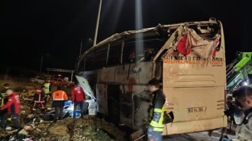 Mersin’de yolcu otobüsü devrildi: 9 ölü, 28 yaralı