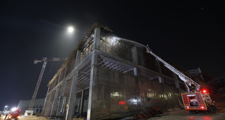 Mersin’deki fabrika yangını söndürüldü