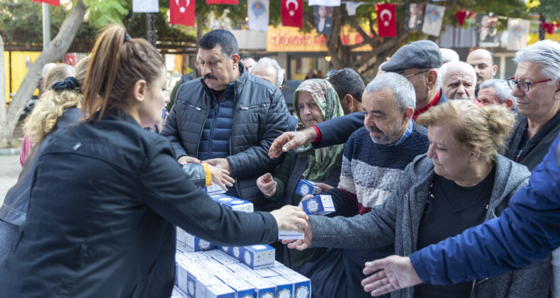 Mersin Büyükşehir 35 farklı noktada 15 bin kandil simidi dağıttı
