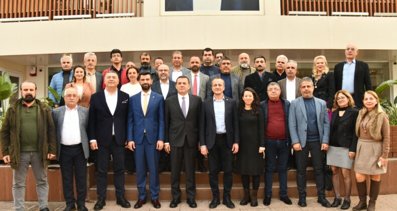 Başkan Özyiğit, CHP il ve ilçe yönetimlerini ziyaret etti