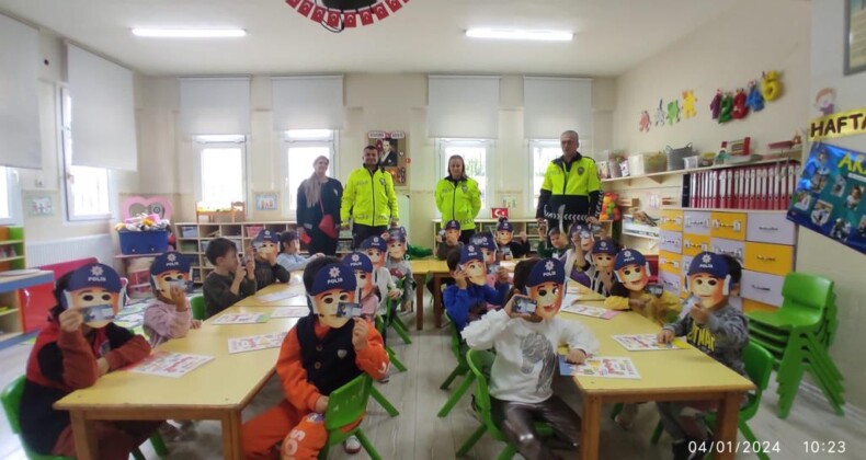 Vatandaşlara trafik eğitimi verildi