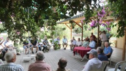 Emeklilere ayda 500 TL yardım