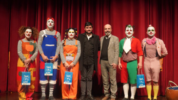 Tarsus Şehir Tiyatrosu fırtına estirdi!