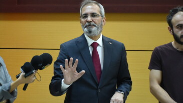 ‘Elbirliğiyle demokrasiyi boğazlıyorlar’