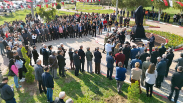 Ecevit’in anısı Tarsus’ta yaşıyor