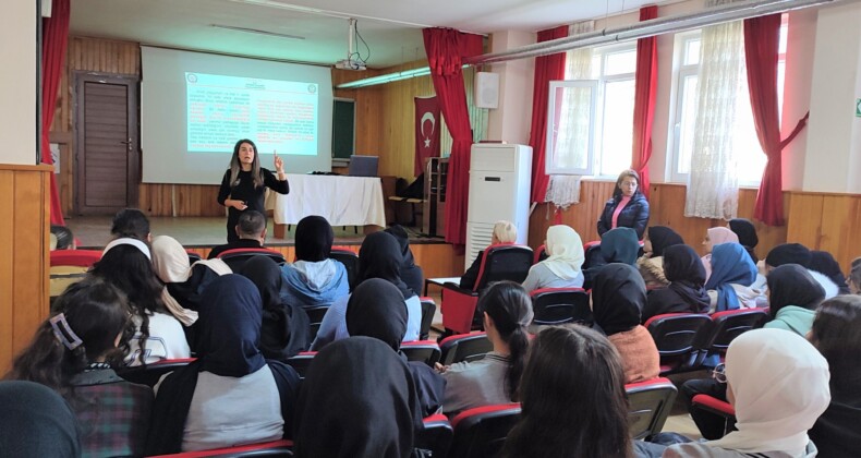 Mersin emniyeti öğrencilere yönelik bilgilendirme çalışması gerçekleştirdi