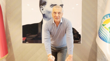 Mezitli Belediye Başkanı Tarhan bağımsız aday oldu
