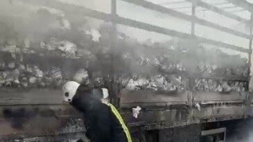Peçete yüklü tır yandı