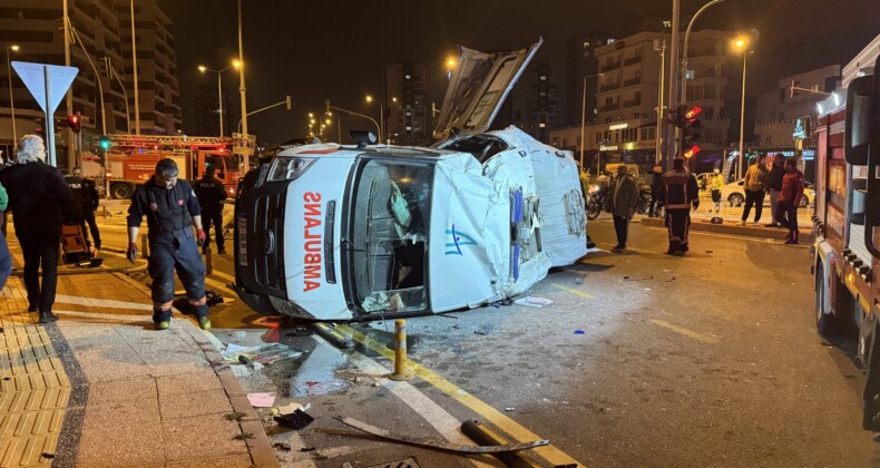 Mersin’de ambulans ile otomobil çarpıştı: 1’i ağır 7 yaralı