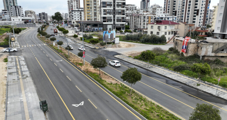 Büyükşehir ekipleri, Mezitli’de Zeytinli Cadde’yi yeniledi