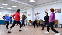 Mezitli Emekli Evi üyelerine sabah sporu