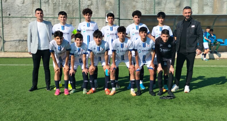 Selçuk Şahin, Yenişehir Belediyesi U16 Futbol Takımı’nın maçını izledi