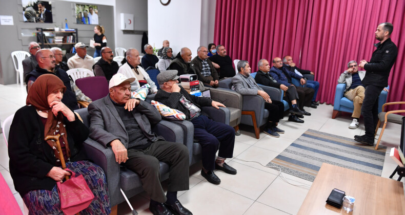 Yaş almış vatandaşlar, yaşlılık hakkında bilgilendirildi