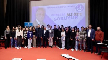 Dr. Ali Öz, ilk kez oy kullanacak gençlerle bir araya geldi