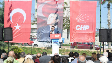 Başkan Özyiğit, mahalle mahalle gezerek projelerini Yenişehirlilerle paylaşıyor