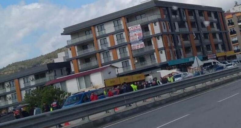 Mersin’de bir kişi aracında bıçaklanarak öldürülmüş halde bulundu