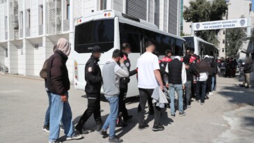 Çökertilen çete paraları altın ve dövize çevirmiş