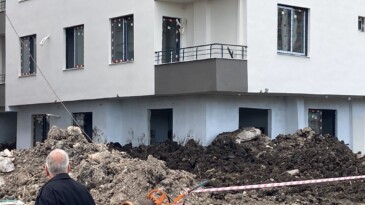 Mersin’de yan yatmaya başlayan bina mühürlendi