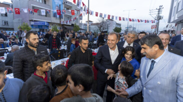 Başkan Seçer, Şevket Sümer’de yurttaşlarla iftar yaptı