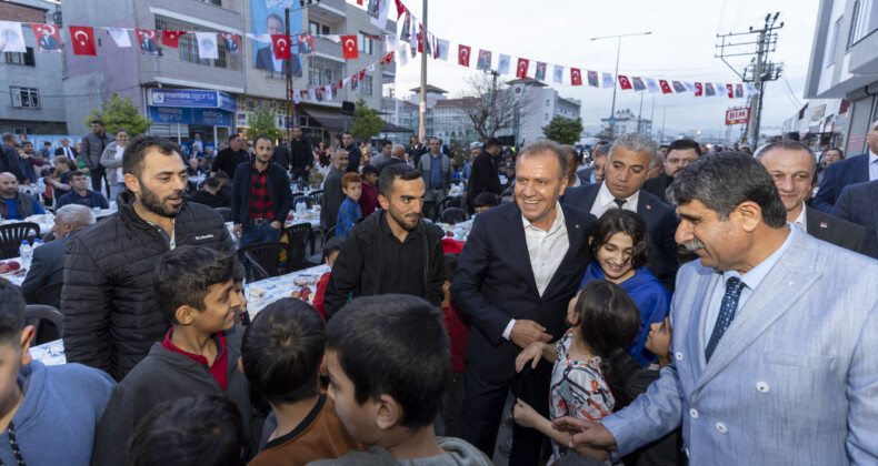 Başkan Seçer, Şevket Sümer’de yurttaşlarla iftar yaptı