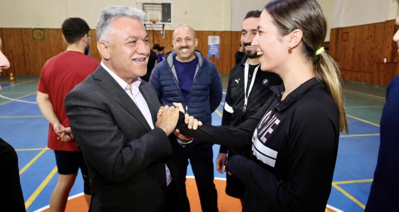 “Gençlerle birlikte Toroslar’ı spor, kültür ve sanat merkezi haline getireceğiz”