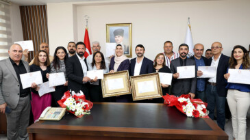 DEM Parti’nin eşbaşkanları mazbatalarını aldı