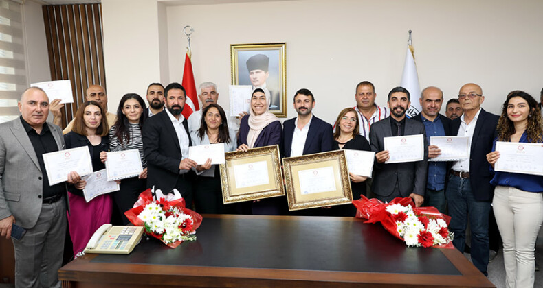 DEM Parti’nin eşbaşkanları mazbatalarını aldı
