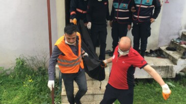 Mersin’de yanarak ölen 3 kişinin cenazeleri adli tıp kurumuna gönderildi
